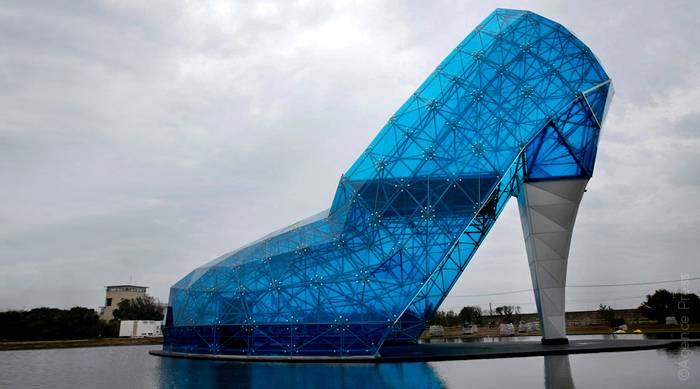 En el condado de Chiayi, Taiwan se encuentra una falsa iglesia de cristal con forma del zapato de Cenicienta